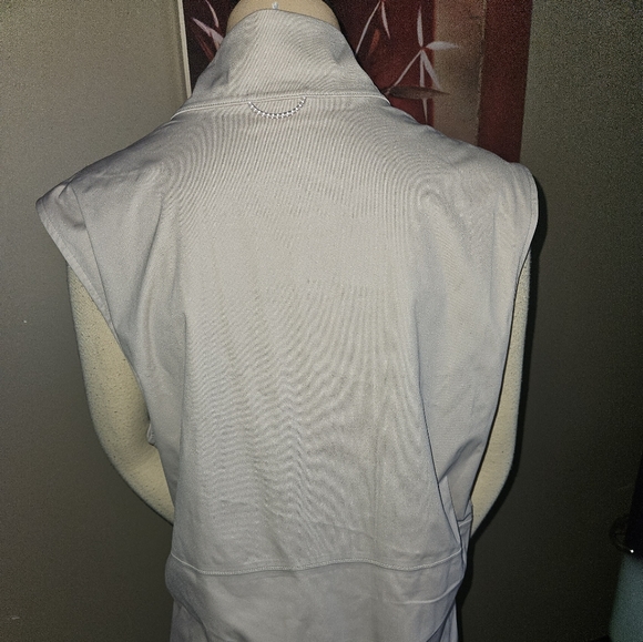 Nike Golf Jacket - Hypershield Rapid Adapt Waterproof - Cream SP21 - Picture 2 of 7